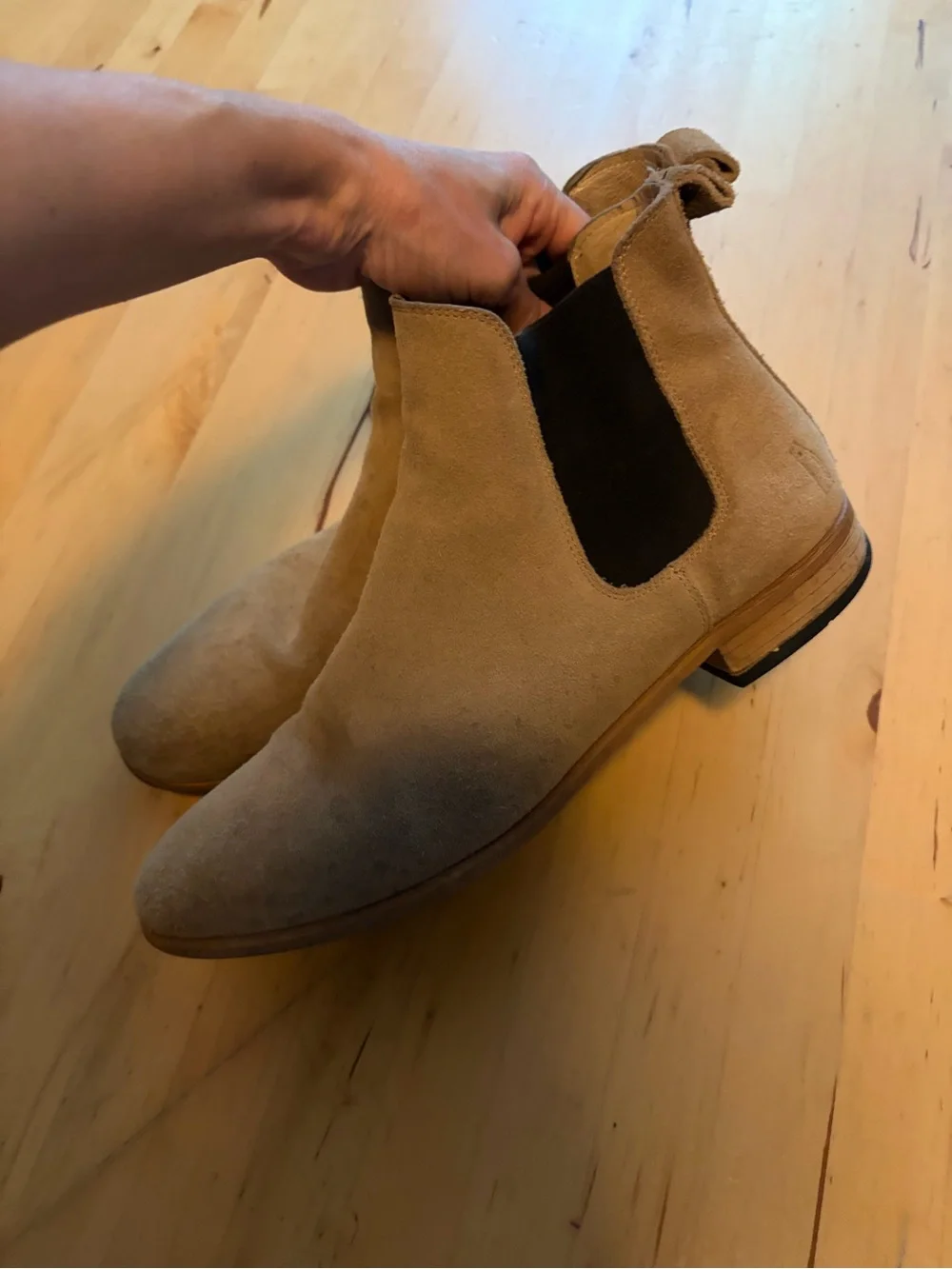 Men's Suede Chelsea-Style Derby Boots in Light Tan